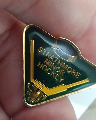 Strathmore Minor Hockey pin badge SMH 