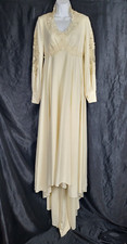 Bridal Vintage 1970's Lace Sleeved Wedding Dress with Train Sz M  L/S Low Cut