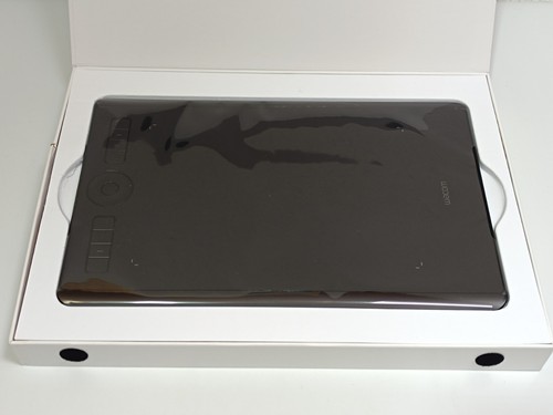 Tablet graficzny Wacom Intuos Pro Medium 10,6 cala PTH-660-N 5080 LPI _1,75_5 - Zdjęcie 5 z 10
