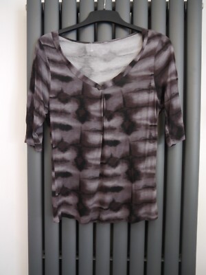 New Ex Chain Store black & grey tie dye v neckline stretchy casual top size 12