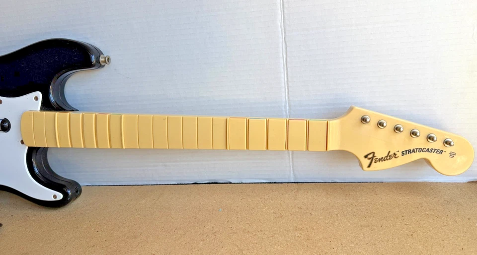 Harmonix Rock Band Guitar Controller 822152 Black & White Xbox 360 - Image 3 of 4