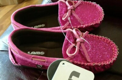 Girls Lamo moccasin, sz 1 youth New hot pink glitter 100% suede, cirrus lining 