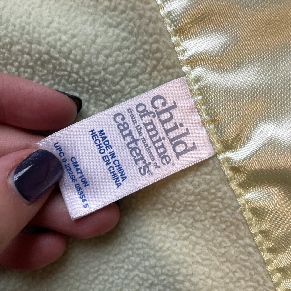 Manta bebé Carters verde bordada pato oso satinado ribete polar niño mío Foto 4 de 4