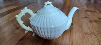 1946-1955 1st/4th Green Mark Belleek Teapot With Lid, White/limpet Yellow