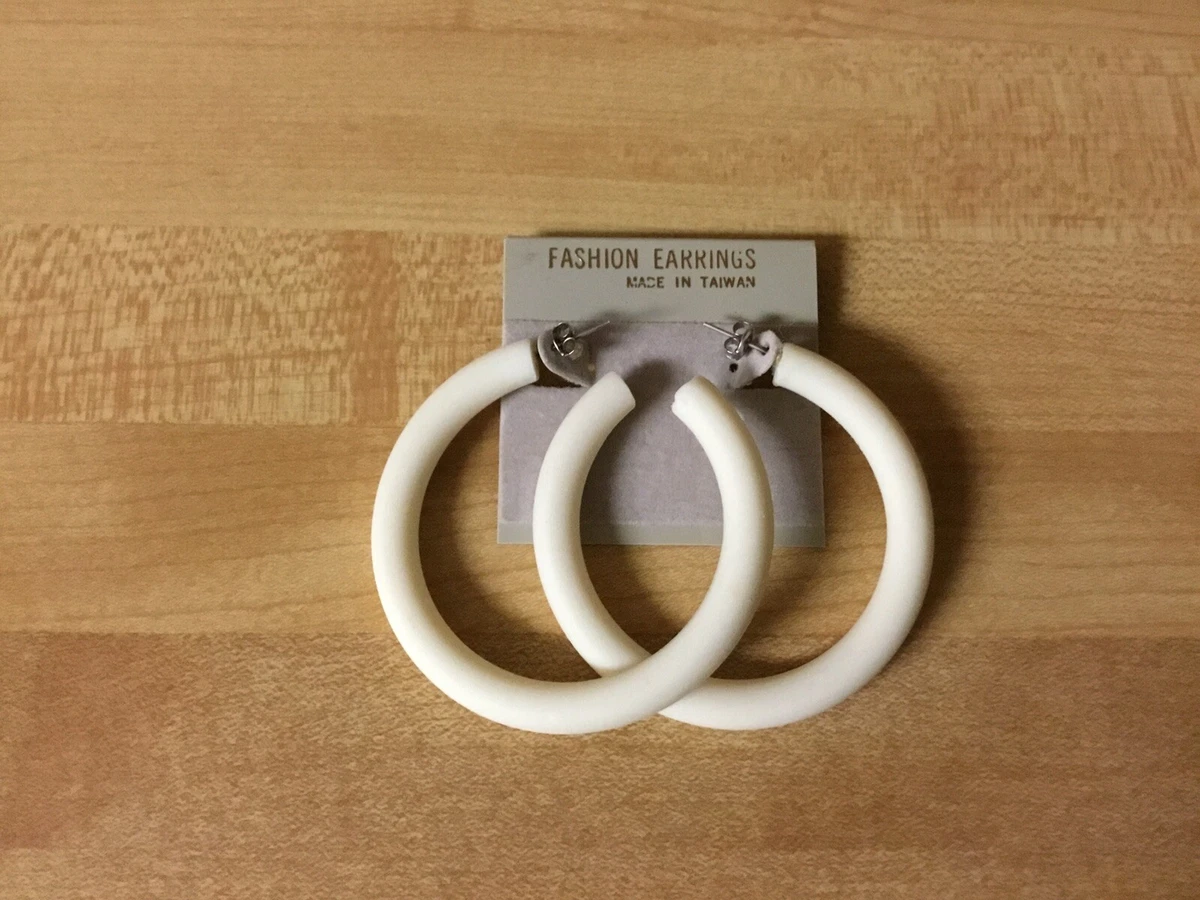 Lightweight Vintage Plastic Hoop Earrings Pierced off white new