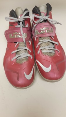 lebron james breast cancer shoes