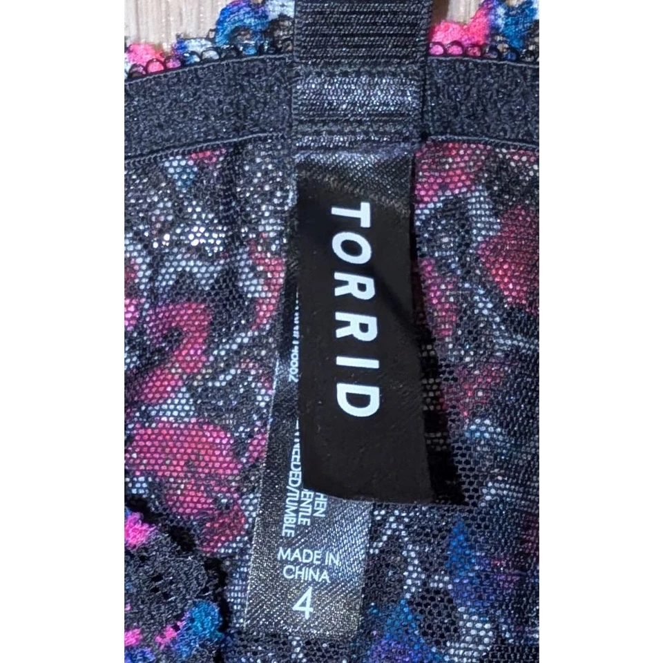 Bralette de Encaje Tórrido Ligeramente Forrado Talla 4X Negro Rosa Floral Foto 3 de 4