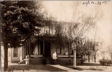 [52g16] Postcard RPPC 1908, Homestead Main Street Alliance Ohio, Lady on Porch