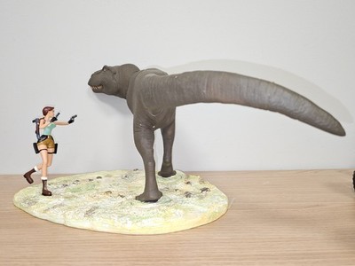 Tomb Raider Figur Lara Croft mit T-Rex Diorama Atlas Videospiel Held