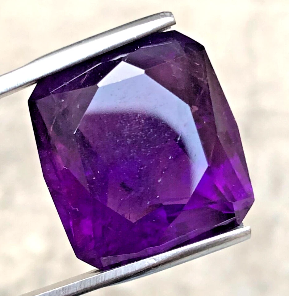Piedra preciosa suelta de amatista facetada natural de 24,50 quilates Foto 2 de 4