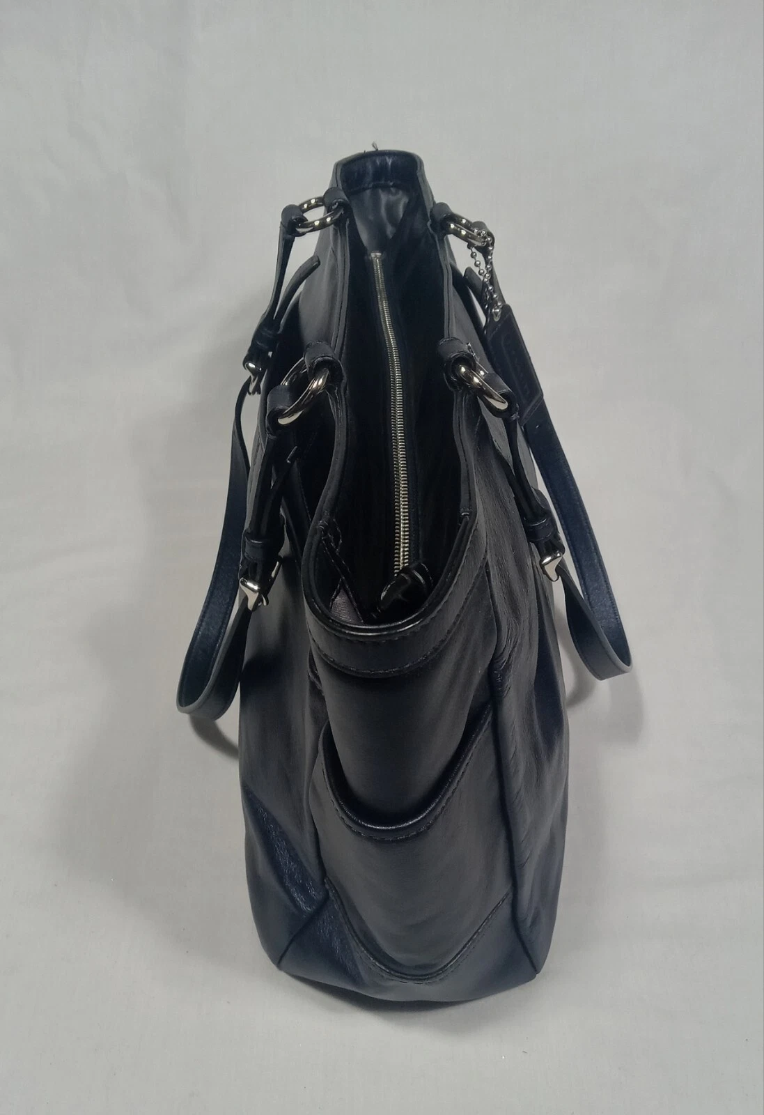 Bellissima borsa borsa Coach in pelle grande con zip blu metallizzato e marsupio marrone