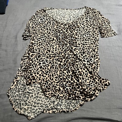 24/7 leopard print, short sleeve top or blouse Women s Size Medium