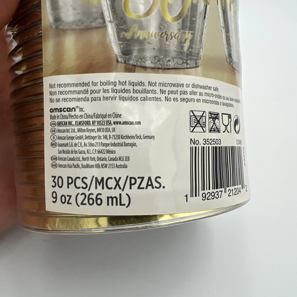Copos Tumbler de Plástico Dourado/Claro "50º Aniversário" Amscan - Pacote com 30. 9 Oz - Imagem 3 de 4