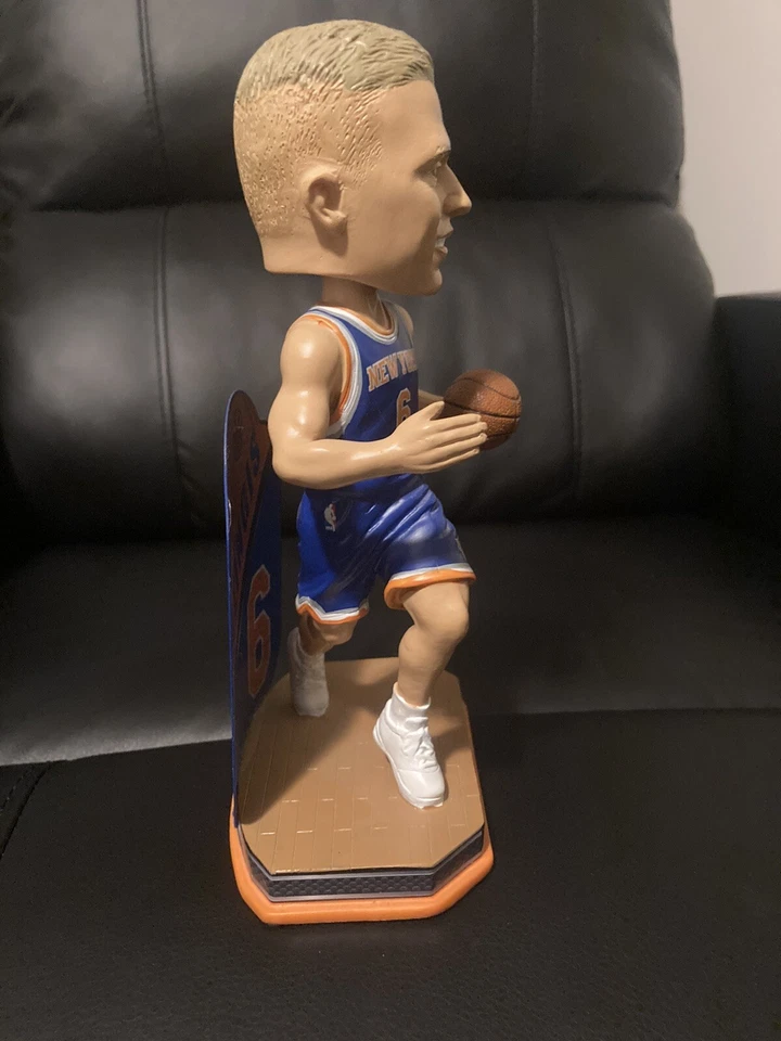 CAMISETA KRISTAPS PORZINGIS KNICKS Bobblehead 1/1 año novato partido #6/2016 Celtics Foto 3 de 4