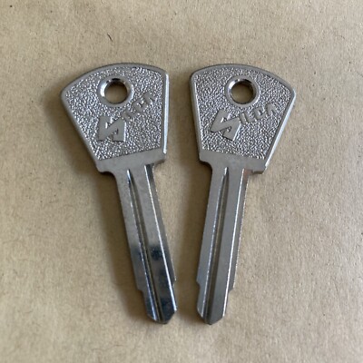 2x SILCA UNCUT BLANK AUTOMOTIVE AF2C ILCO 61F ALFA CAR KEY NOS NEW OLD STOCK