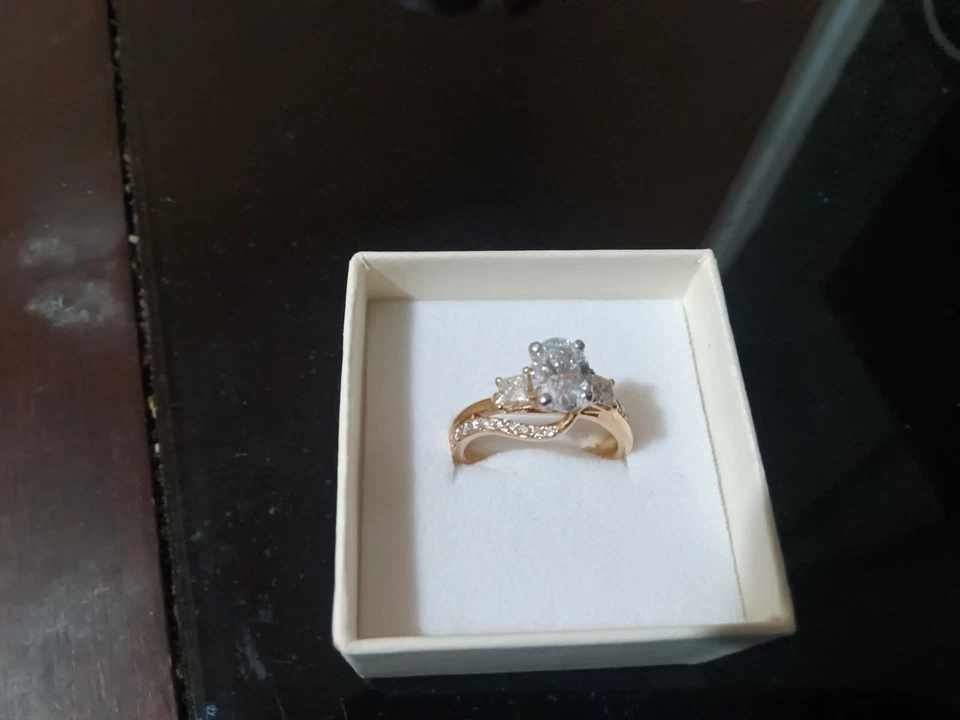 Anillo de compromiso talla 7 diamante cultivado en laboratorio certificado IGI Foto 2 de 4