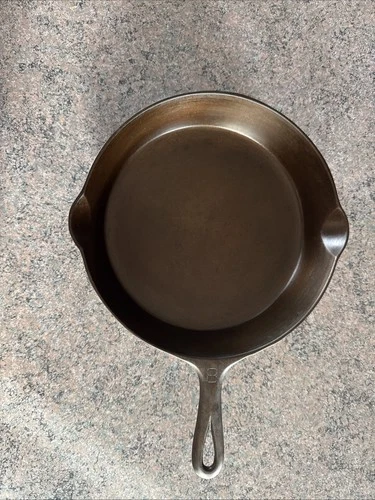 Griswold Cast Iron Skillet Number 8 small logo