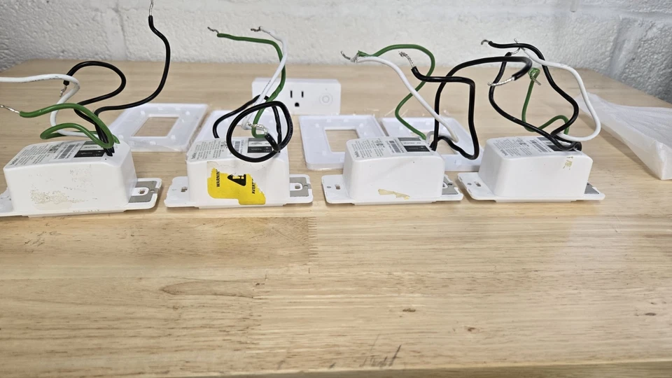 F7C030 Belkin Wemo Wi-Fi Smart Light Switch (4) And F7C063 Smart Plug (1) - Image 4 of 4