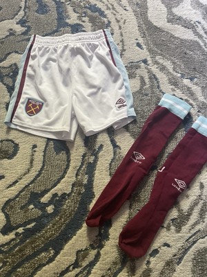 West Ham Umbro Shorts und Socken 6-7 Jahre