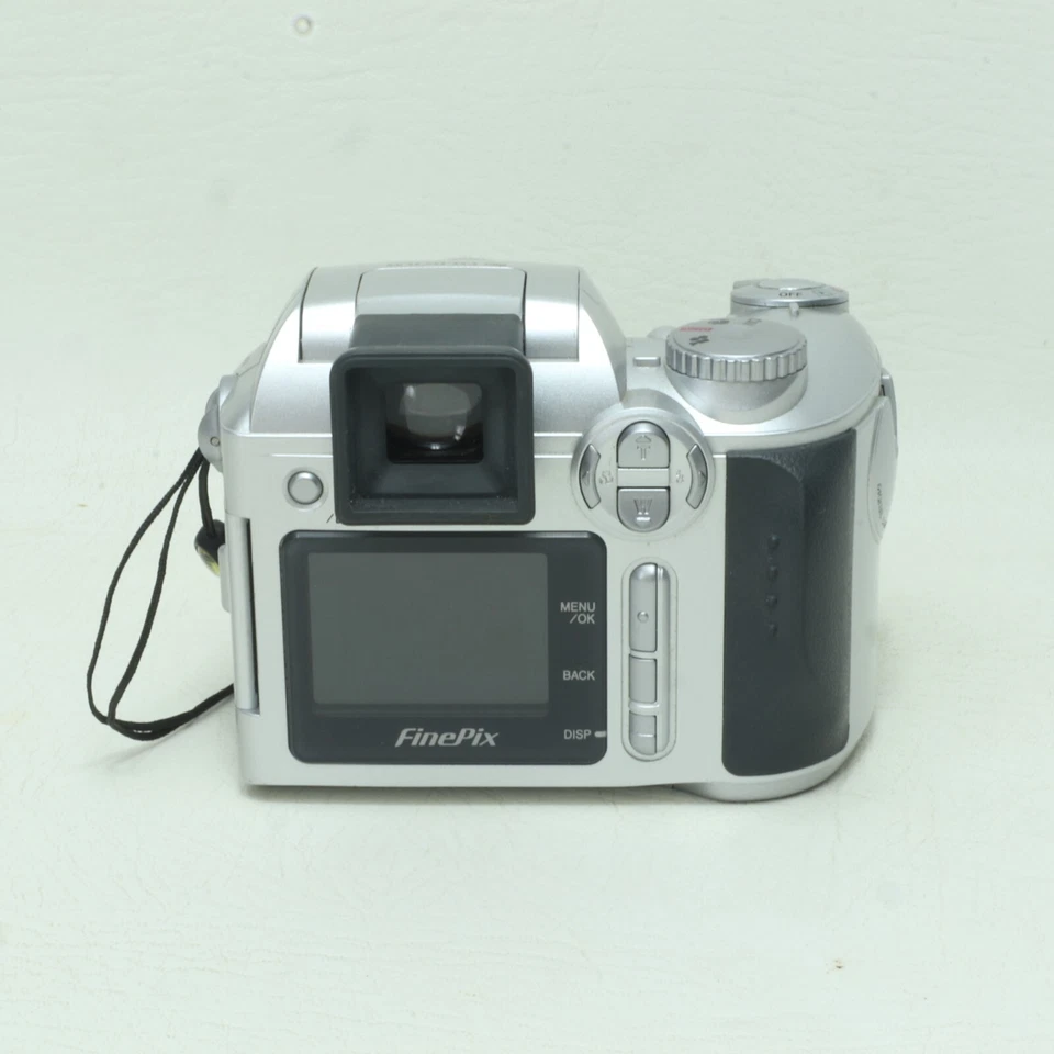 Fujifilm FinePix S304 3.2MP Digital Camera -  No Card, photo 4 of 5