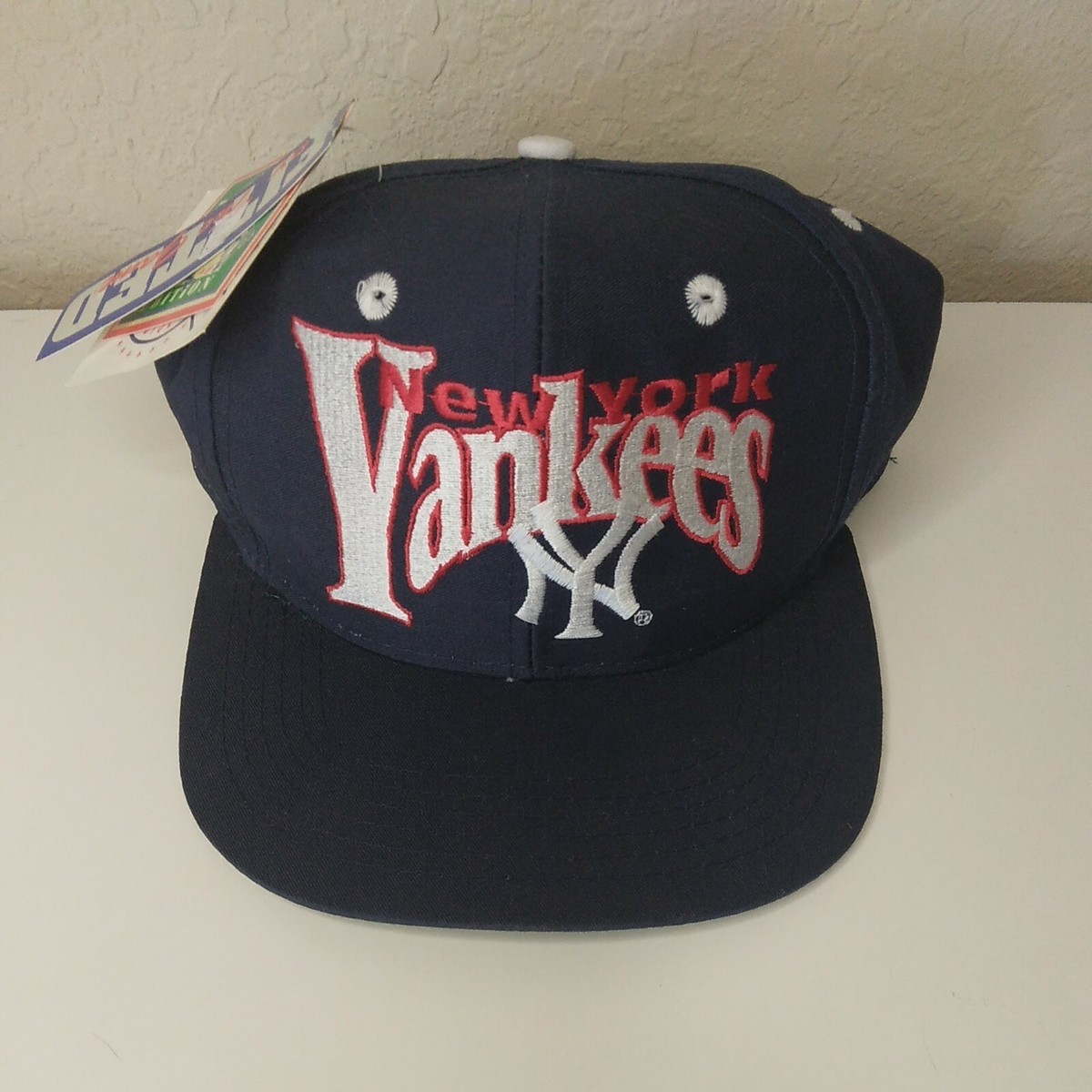 帽子 Deadstock 90s New York Yankees cap Back In Stock! DEADSTOCK! 90's NY Yankees Baseball Cap by