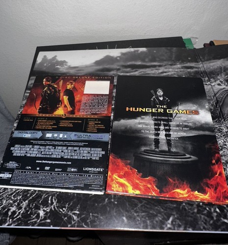 The Hunger Games 3 Disc Deluxe Edition Pre Owned - Picture 2 of 2