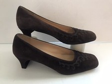 Salvatore Ferragamo Boutique Womens Brown Suede with embroidered Size 9 B