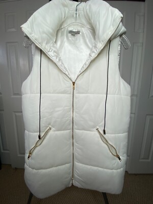 Casting LA white puffer hooded vest size small