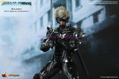 Hot Toys VGM17 Metal Gear Rising: Revengeance: 1/6 Raiden Action