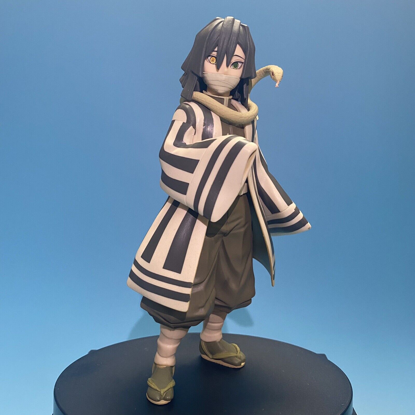 Boneco Demon Slayer Kimetsu no Yaiba Obanai Iguro Vol 16 Bandai Banpresto