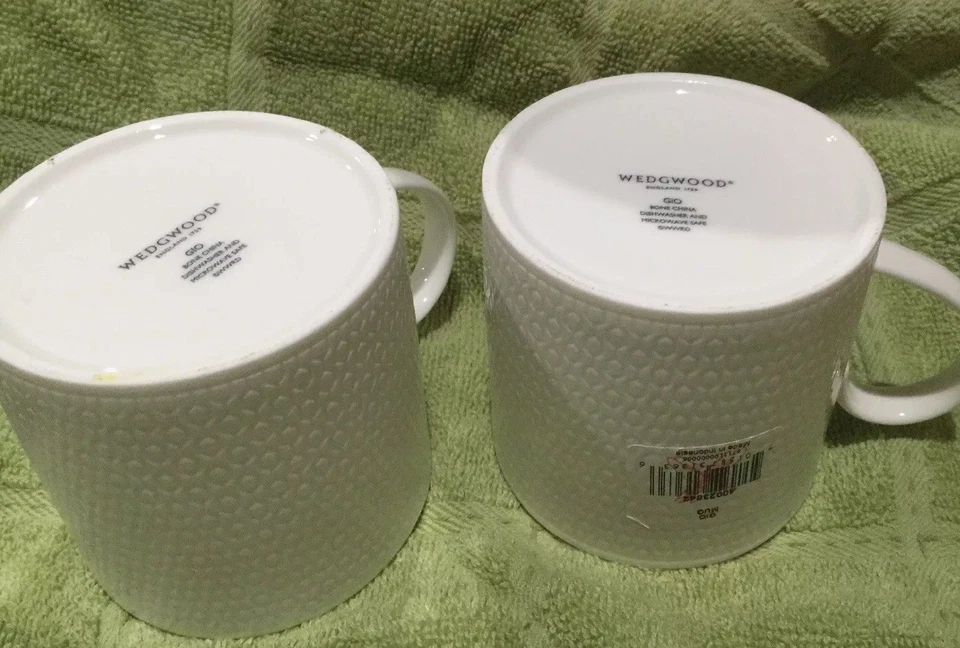 Juego de dos tazas blancas Wedgwood Gio Foto 2 de 3