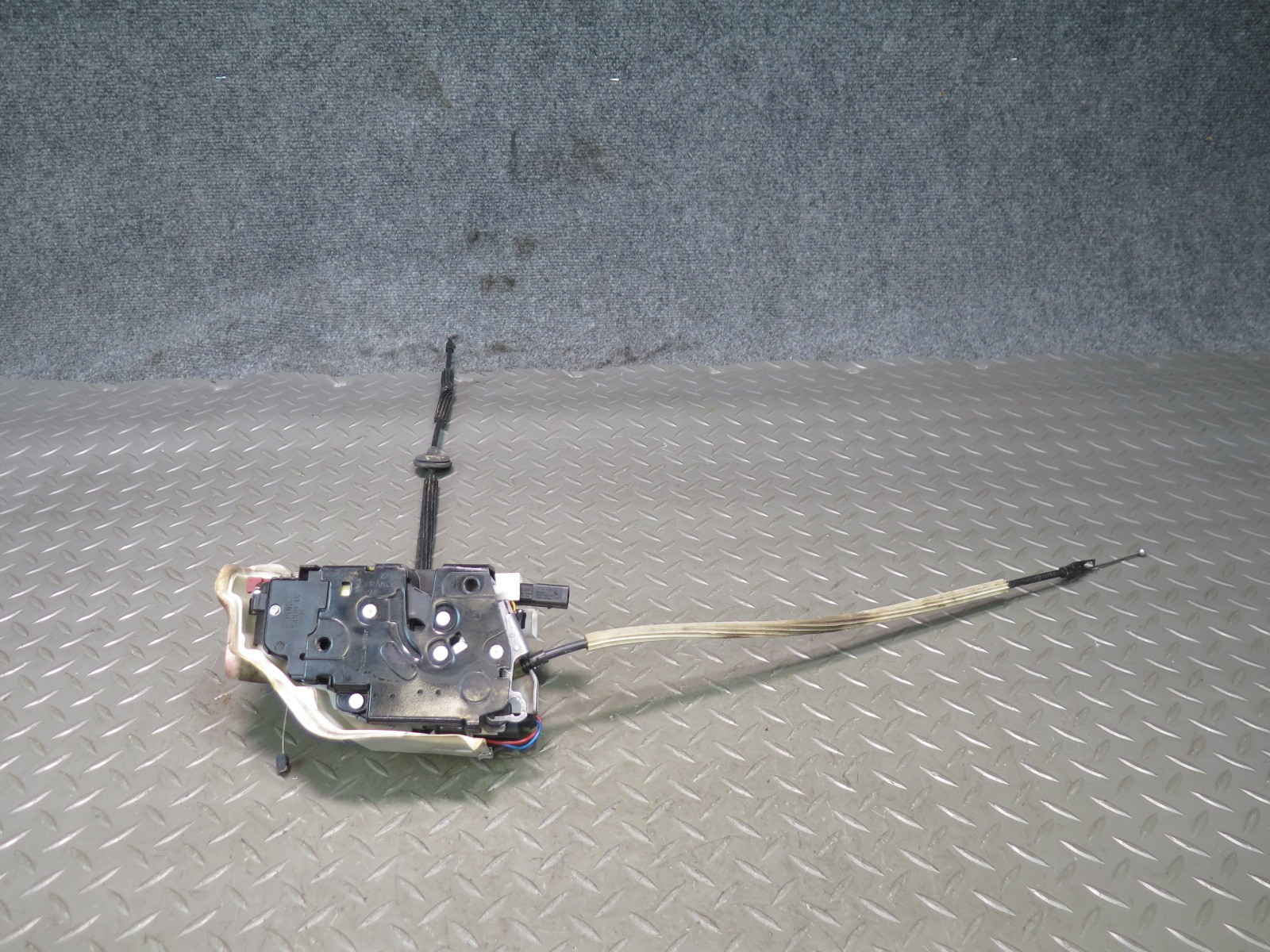2006-2012 BENTLEY CONTINENTAL FLYING SPUR FRONT LEFT DOOR LOCK LATCH ACTUATOR