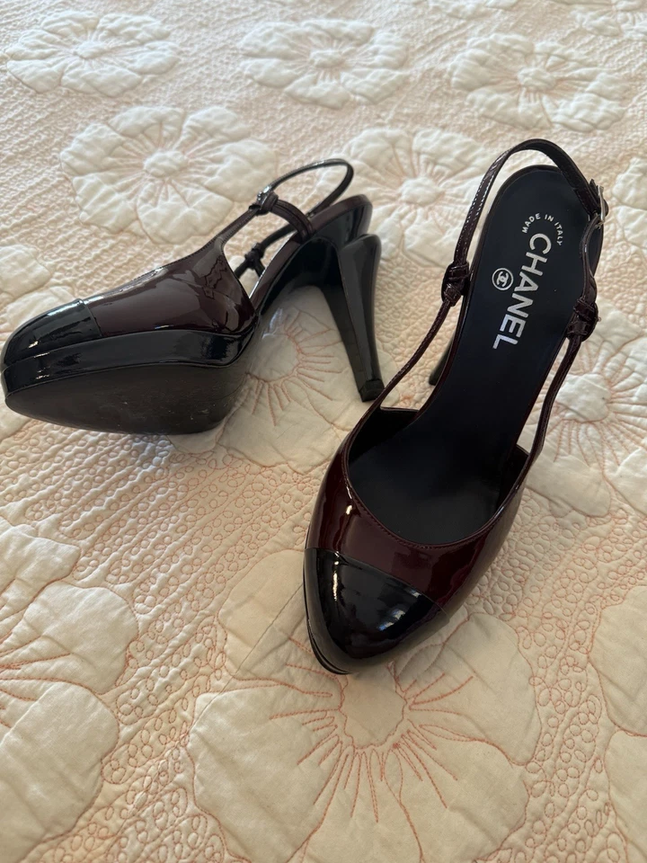 Chanel Pump Two Tones Black and Burgundy Patent Leather , Size 39.5/US 9.5 - Image 3 of 4