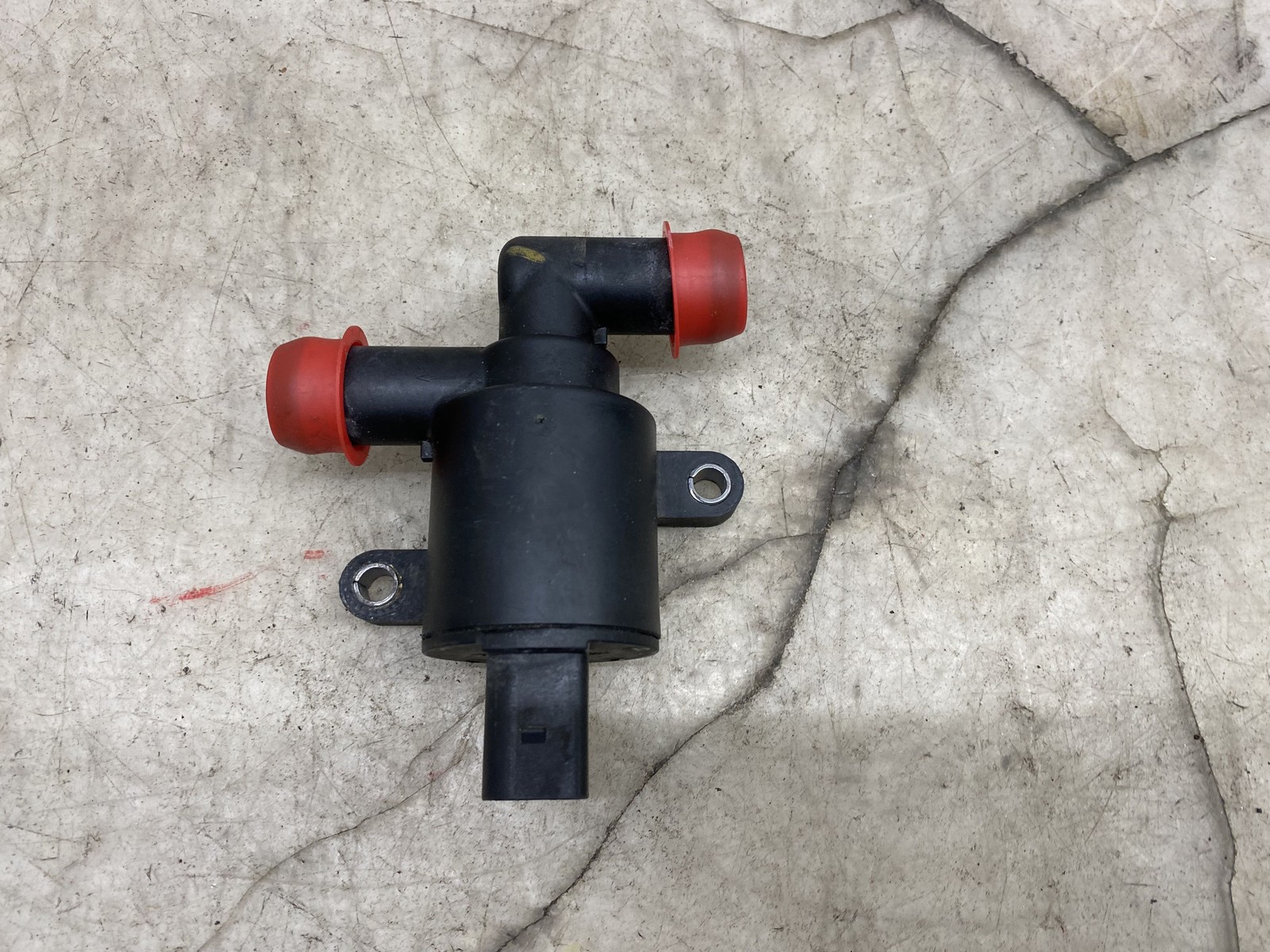 2015-2020 BENTLEY BENTAYGA OEM HEATER CONTROL COOLANT SOLENOID VALVE 4H0121671D