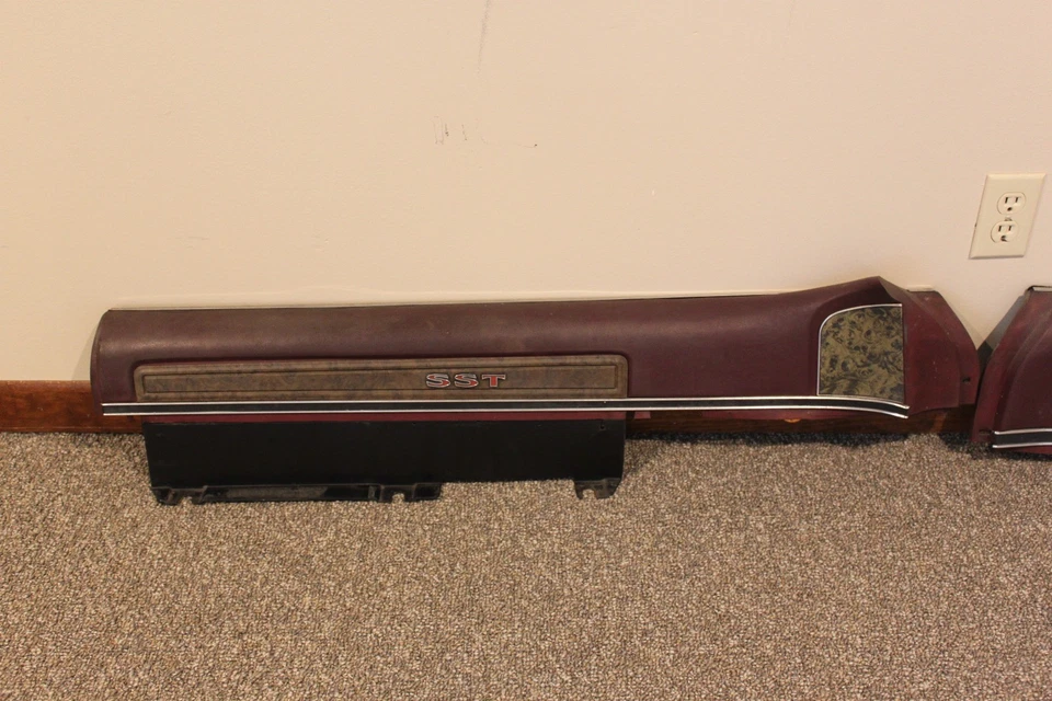 1971-74 AMC JAVELIN PAINÉIS DE PORTA SUPERIOR ESQUERDA E DIREITA SST VERMELHO INTERIOR FABRICANTE DE EQUIPAMENTO ORIGINAL AMX  - Imagem 2 de 4