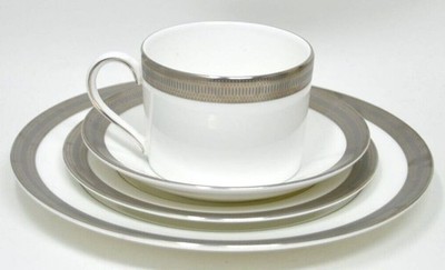 Vera Wang Wedgwood Tiara 4 Pcs PLATES CUP SAUCER England Bone China Silver Band