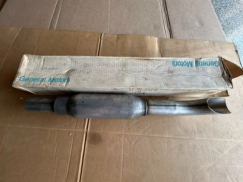 Nuevo de Lote Antiguo 1968 1969 Pontiac Catalina 2+2 428 tubo de escape resonador 2,25" 9797127 Foto 3 de 4