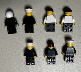 LEGO City: Police Headquarters (7744) Complete, w/ Box, Manual & Minifigs