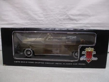 Motor City Classics 1948 Chrysler Town and Country 1/18