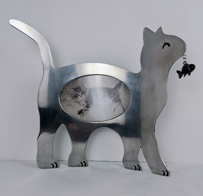 Metal Curved Figural Kitty Cat Picture Photo Frame W/ Dangling Fish 11'' x 12.5'' 