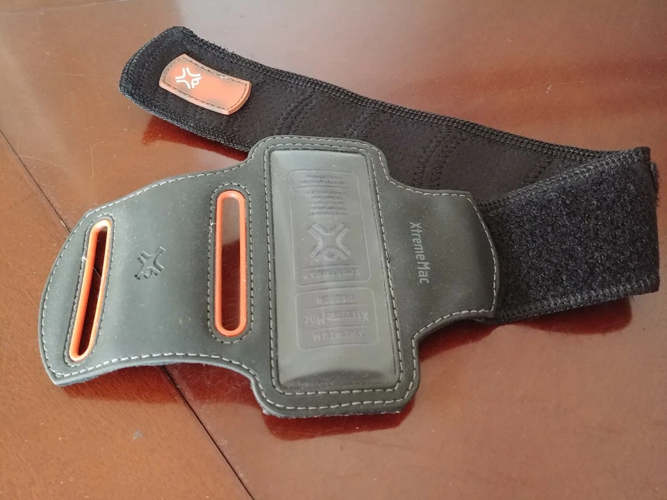 XtremeMac Sportwrap Brazalete Estuche de Música para iPod MP3 Nano iPhone 4g/5g/7g Negro Foto 4 de 4