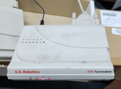 3COM USRobotics 71-995630-00 USR 5630 externes 56K FAX/Modem mit seriellem Kabel