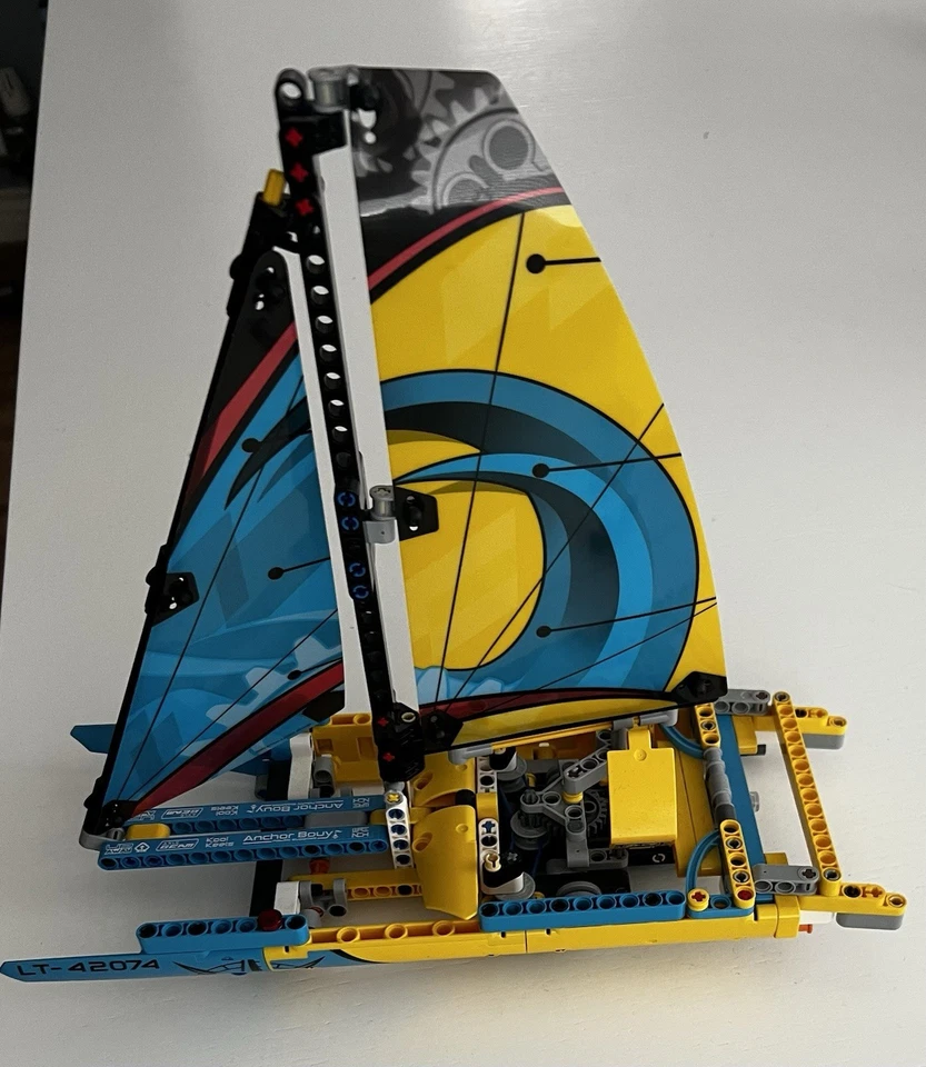 LEGO Technic 42074 Racing Yacht, photo 2 of 5