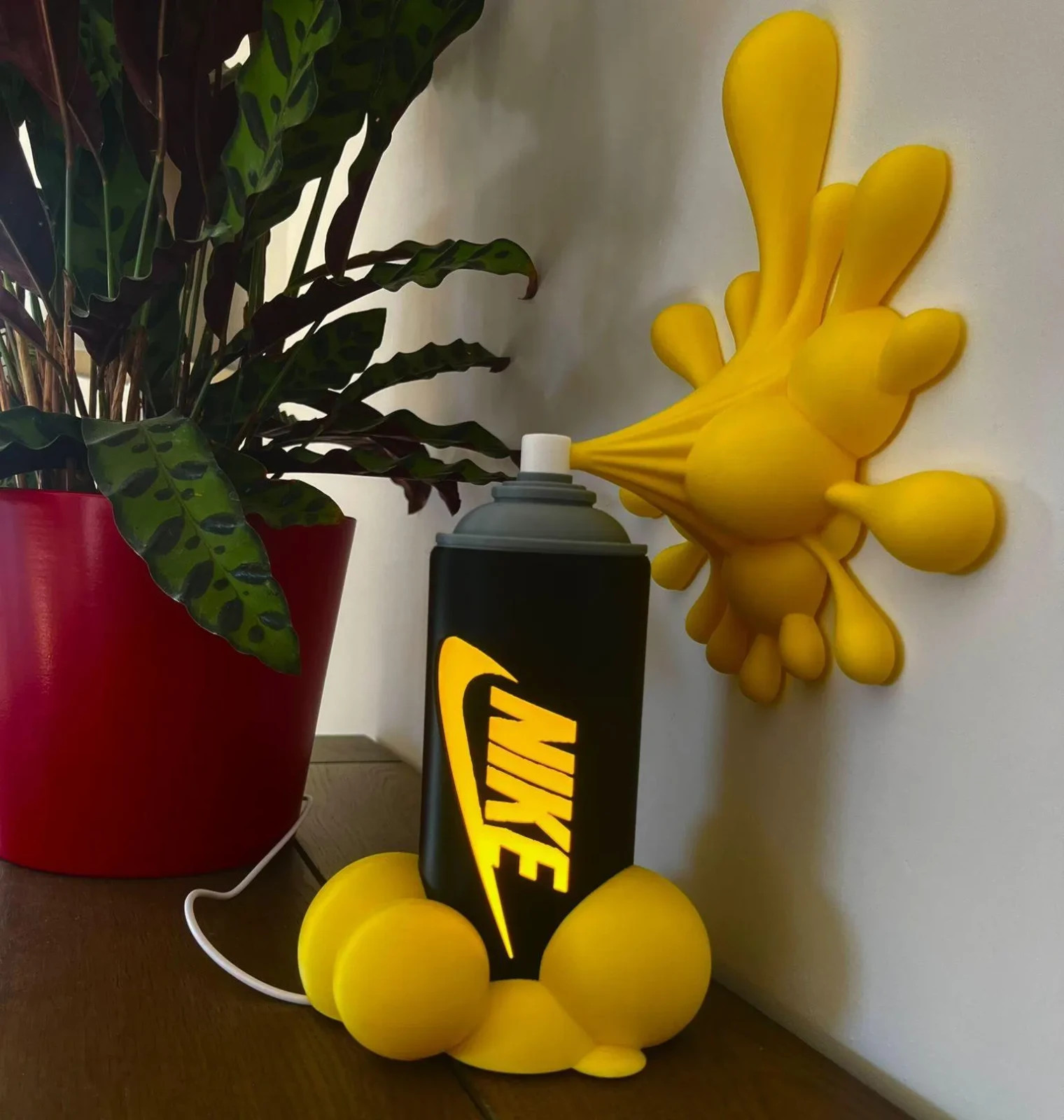 Lampe bombe de peinture graffiti LED noire en métal pour déco street art