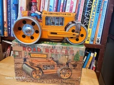 VERY NICE 1950'S CRAGSTAN/YONEZAWA BATTERY OPERATED ROAD ROLLER  in BOX