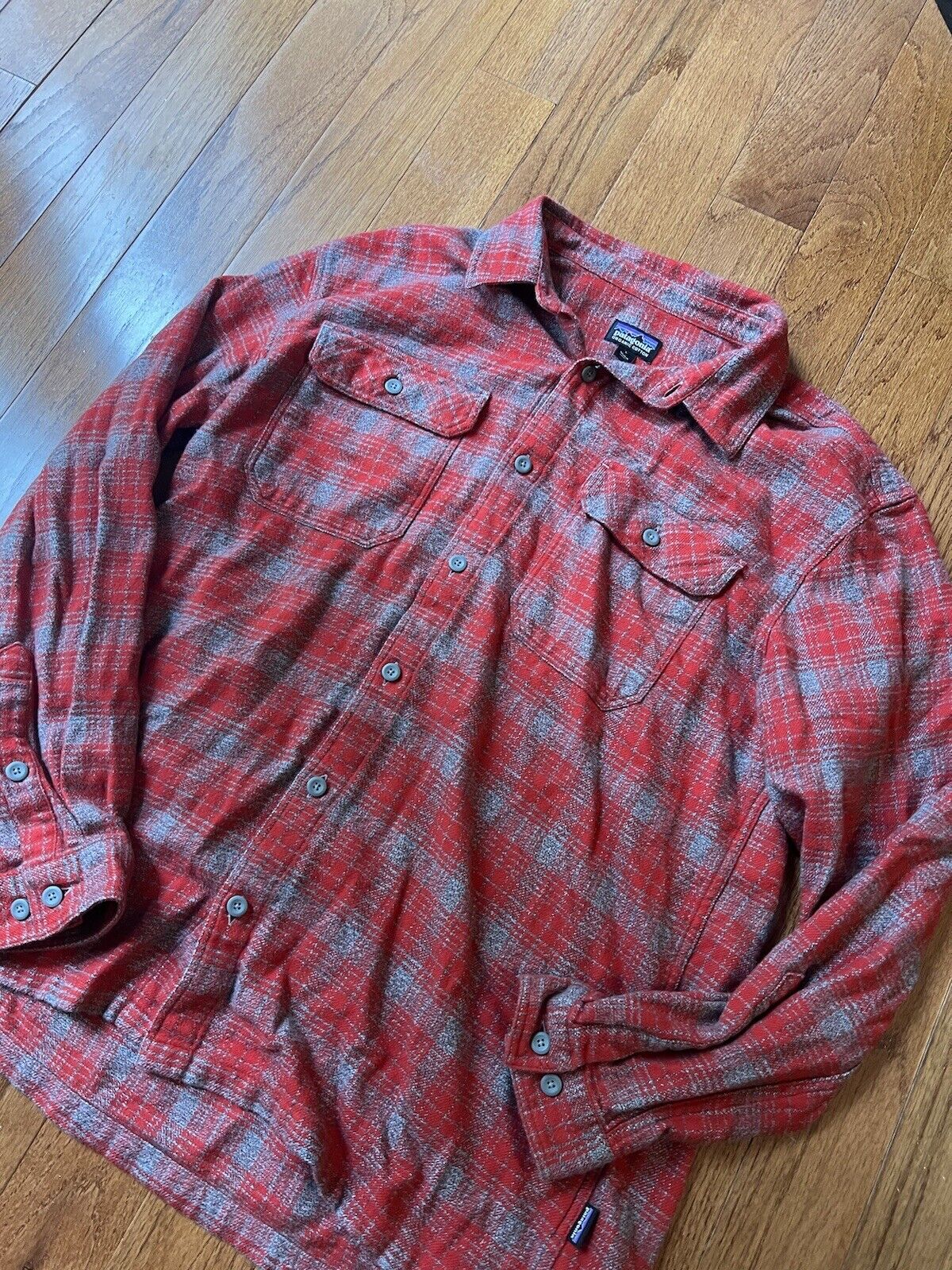 Patagonia Men’s L Organic Cotton Flannel Button Up Shirt Red Grey Striped