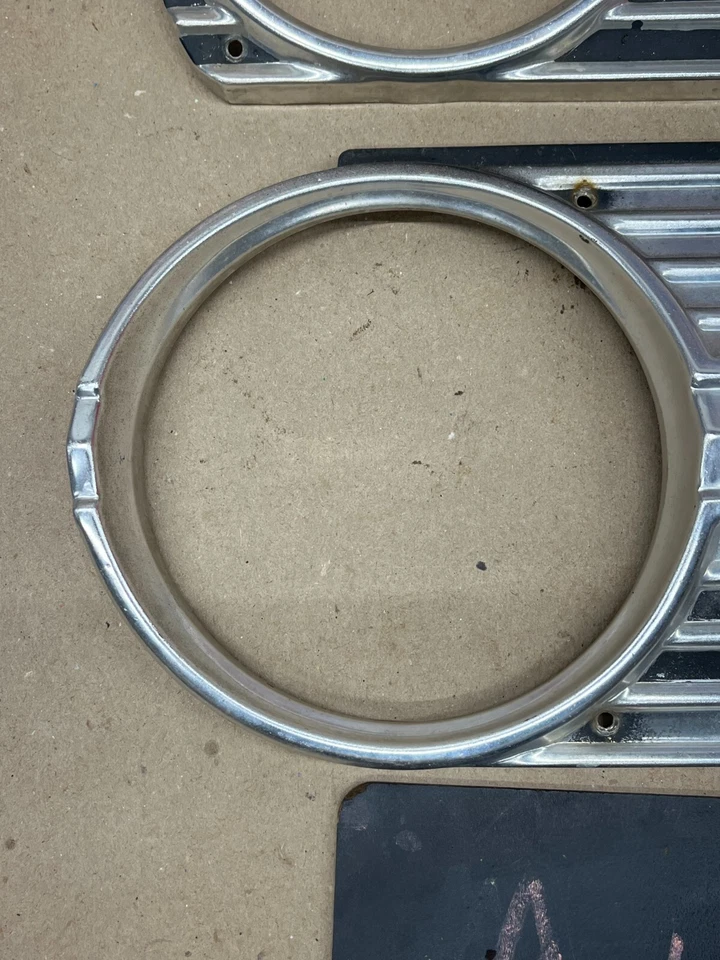 65 CHEVELLE MALIBU EL CAMINO 1965 FARO BISEL BISEL PAR LUCES ESCUDOS Foto 2 de 4