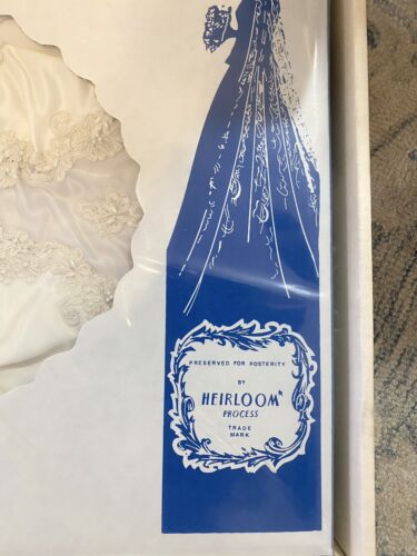Vintage White Wedding Dress/Gown In Vacuum Sealed Box 1978 - Picture 4 of 8