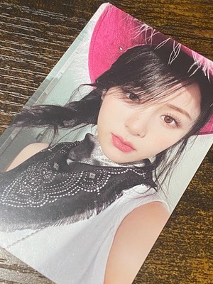 Yunjin Le Sserafim Unforgiven Photocard Kpop