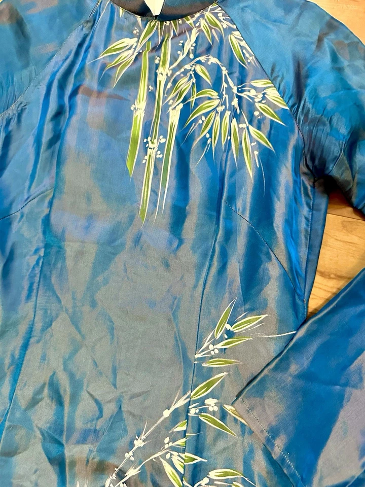 Vestido kimono brillante de bambú pintado a mano de seda hecho a mano Foto 4 de 4